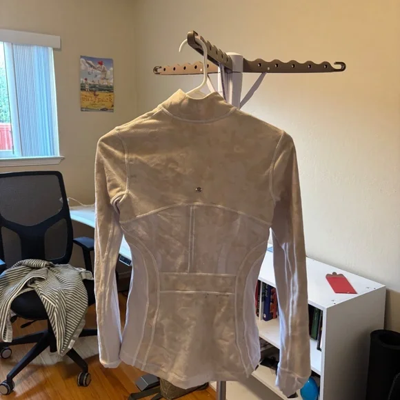 Lululemon size 4 define worn 5x - Picture 2 of 4